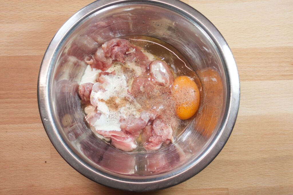 Hähnchen pate 5 https://oxbe.de/wp-content/uploads/2023/01/download.png Huehnerfleisch-vorbereitung-zum-Mixen-mit-allen-Zutaten-in-Metallschuessel