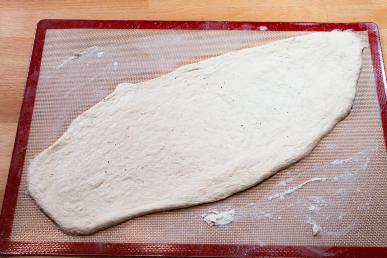 Lahmacun 12 https://oxbe.de/wp-content/uploads/2023/01/download.png Lahmacun-auf-BAckmatte-ausgerollt-auf-Silikon-BAckmatte-und-Arbeitsplatte.